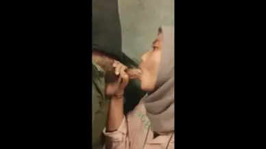 Cewek Jilbab Nurut Diperintah Nyepong